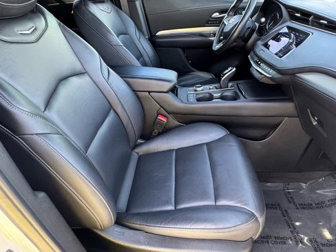 Used 2022 Cadillac XT4 Premium Luxury w/ Enhanced Visibility Package image 11