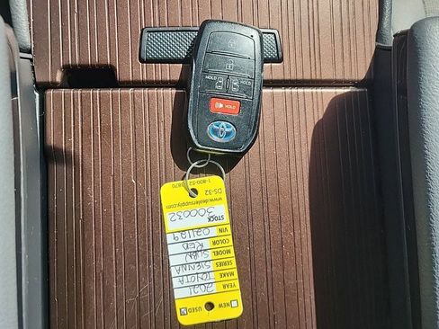 Used 2021 Toyota Sienna LE image 37