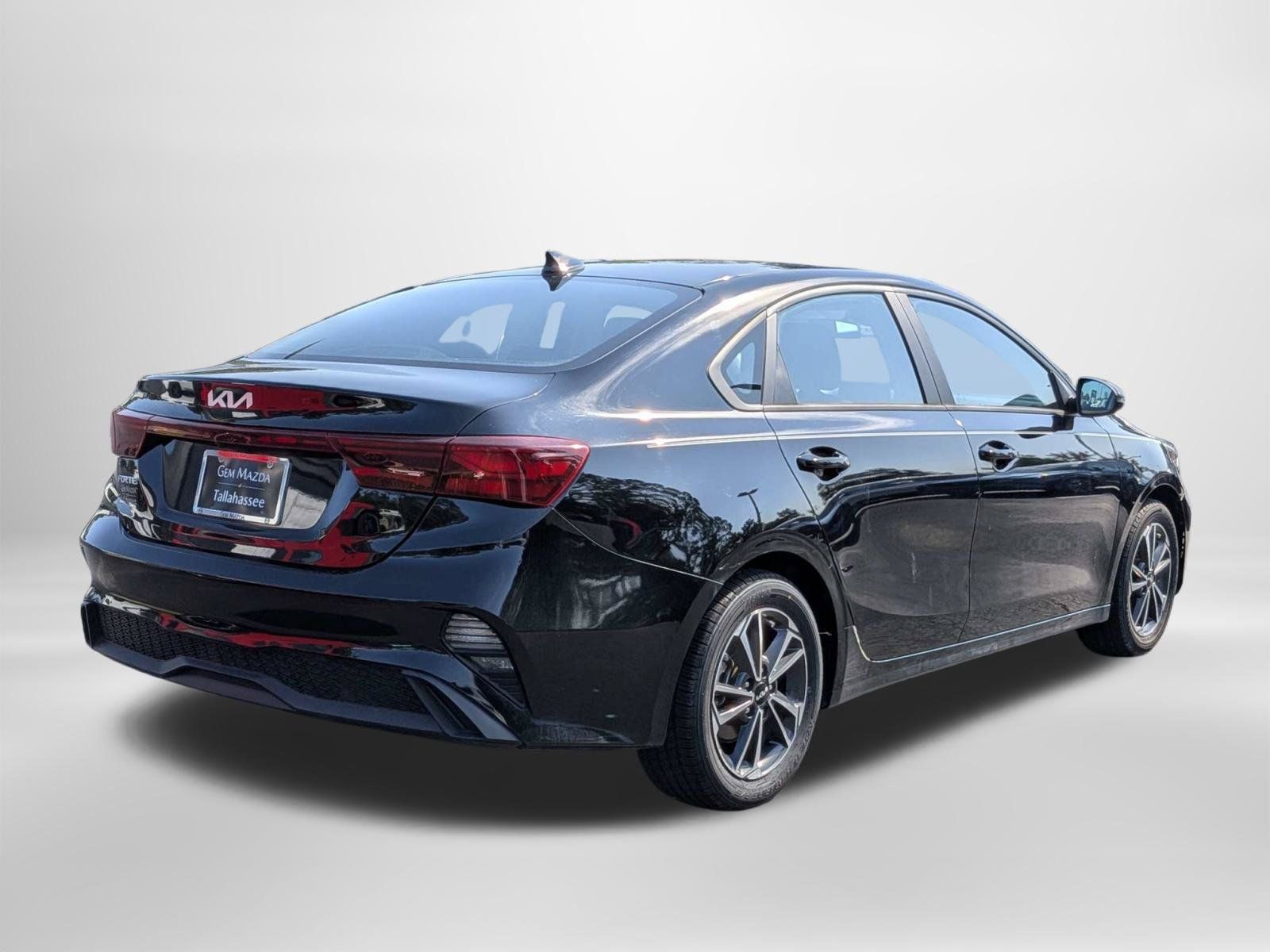 Used 2023 Kia Forte LXS w/ LXS Technology Package FWD image 4