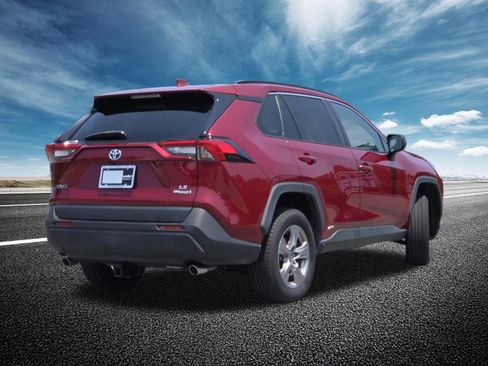 Used 2022 Toyota RAV4 LE AWD/4WD image 13