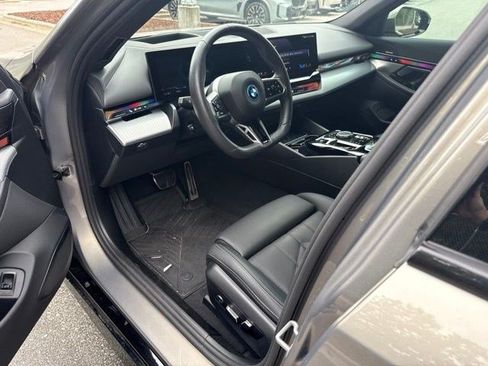Used 2026 BMW i5 eDrive40 w/ M Sport Package AWD/4WD image 16