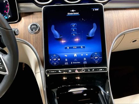 Used 2023 Mercedes-Benz C 300 4MATIC Sedan image 6