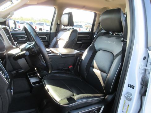 Used 2021 RAM 1500 Laramie AWD/4WD image 19