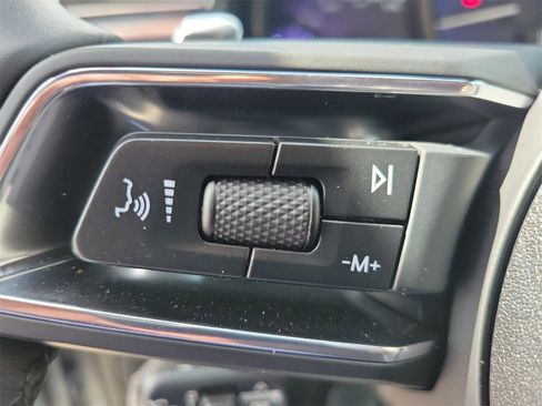 Used 2025 Porsche Macan image 35