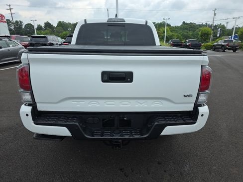 Used 2023 Toyota Tacoma TRD Off-Road w/ Technology Package AWD/4WD image 5