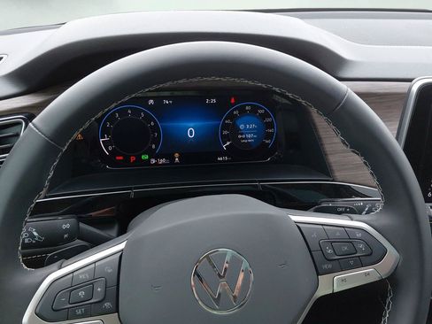 Used 2024 Volkswagen Atlas SEL AWD/4WD image 40