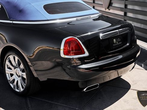 Used 2019 Rolls-Royce Dawn RWD image 11