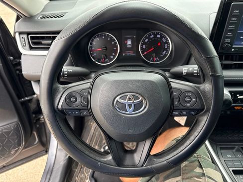 Used 2021 Toyota RAV4 LE FWD image 21