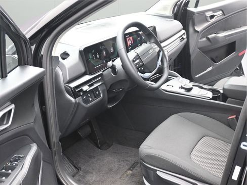 New 2026 Kia Sportage LX FWD image 6