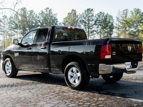 Used 2024 RAM 1500 Classic SLT image 9