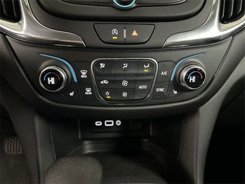 Used 2022 Chevrolet Equinox LT image 17