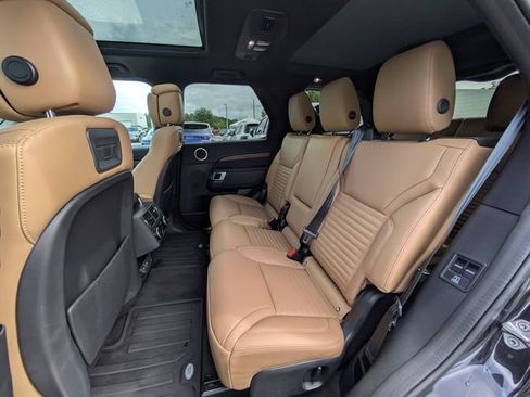 Used 2024 Land Rover Discovery Dynamic SE AWD/4WD image 14