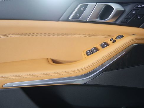 Used 2026 BMW X7 xDrive40i w/ M Sport Package image 9