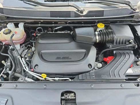 Used 2023 Chrysler Pacifica Touring-L FWD image 53