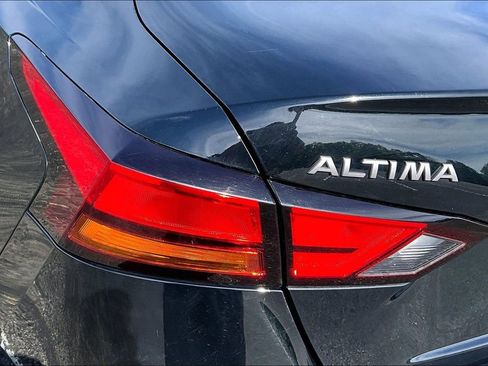 Used 2024 Nissan Altima 2.5 SR FWD image 23