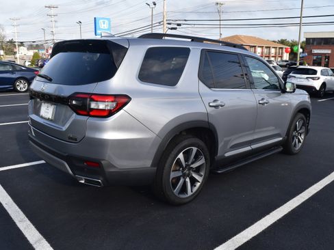 Certified 2023 Honda Pilot Elite image 3