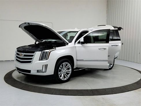 Used 2020 Cadillac Escalade Luxury image 11