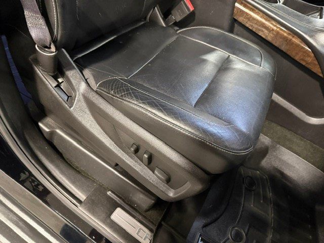 Used 2016 Chevrolet Suburban LT w/ Luxury Package AWD/4WD image 12