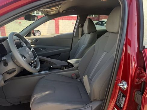 Used 2025 Hyundai Elantra SE FWD image 22