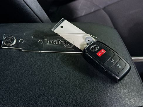 Used 2024 Toyota Tacoma Limited image 33