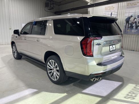 Used 2021 GMC Yukon XL Denali w/ Denali Premium Package image 6