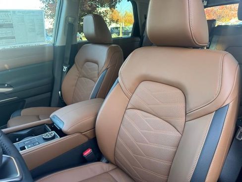 New 2025 Nissan Pathfinder Platinum image 17