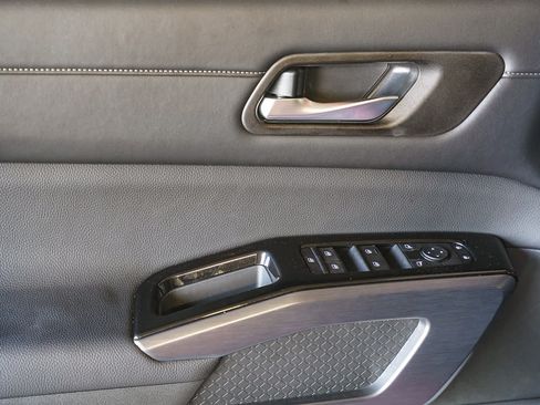 Used 2025 Nissan Pathfinder SL FWD image 24
