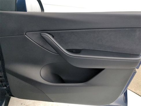 Used 2021 Tesla Model Y Long Range image 39
