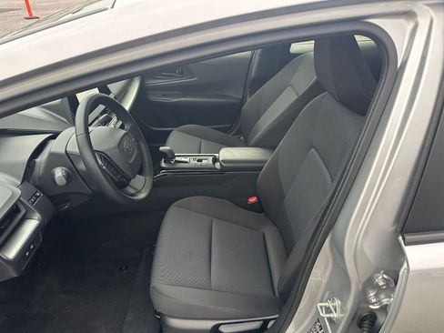 Used 2025 Toyota Prius LE image 24