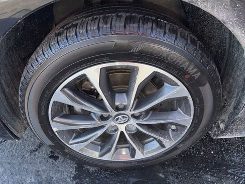 Used 2018 Toyota Avalon XLE Premium image 29