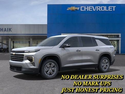 New 2025 Chevrolet Traverse LT w/ Enhanced Driving Package image 2