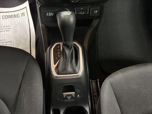 Used 2021 Jeep Renegade Latitude AWD/4WD image 13