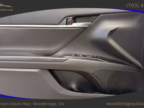 Used 2020 Toyota Camry SE image 9