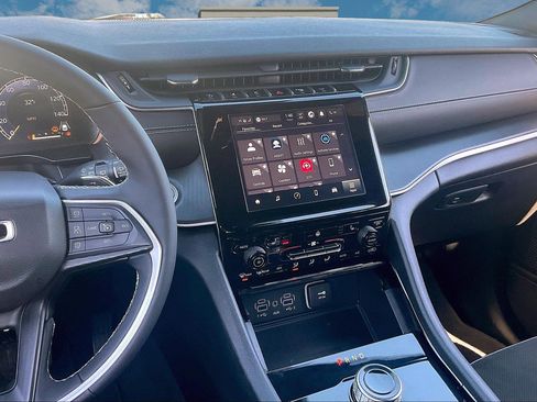 Certified 2023 Jeep Grand Cherokee L Laredo image 6