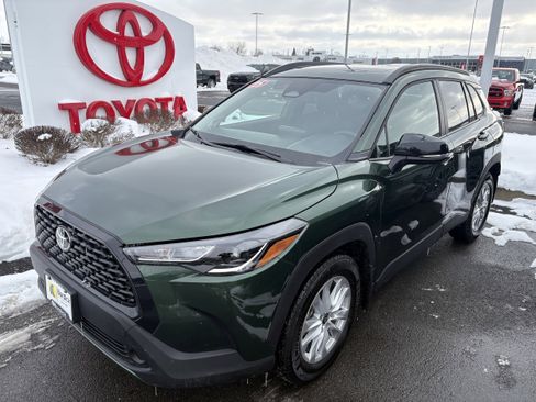 Certified 2025 Toyota Corolla Cross LE image 10