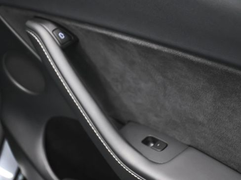 Used 2025 Tesla Model Y Long Range AWD/4WD image 19