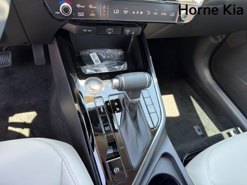 New 2026 Kia Niro EX FWD image 17