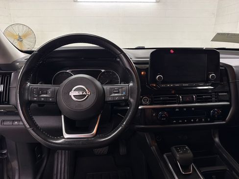 Used 2023 Nissan Pathfinder SV FWD image 9