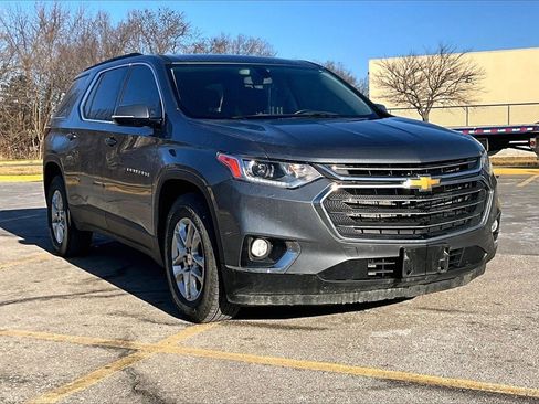 Used 2020 Chevrolet Traverse LT image 3