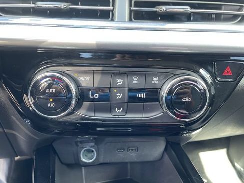 Used 2025 Chevrolet Trax LT FWD image 19