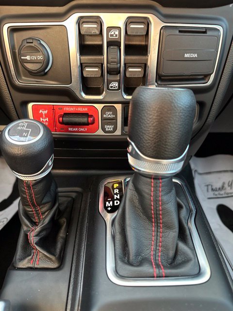 Used 2022 Jeep Wrangler Unlimited Rubicon w/ Cold Weather Group AWD/4WD image 27