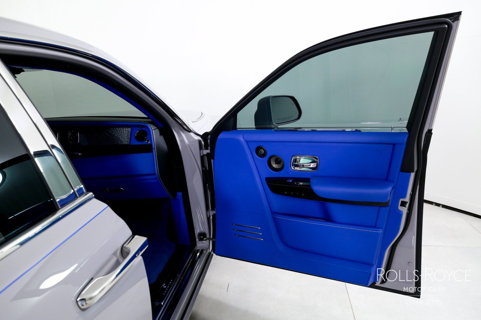 Used 2024 Rolls-Royce Phantom Sedan w/ The Phantom Package RWD image 34