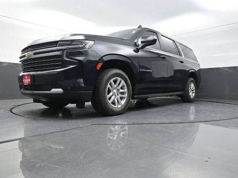 Used 2022 Chevrolet Suburban LT AWD/4WD image 34