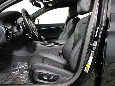 Used 2023 BMW 530e w/ M Sport Package image 8