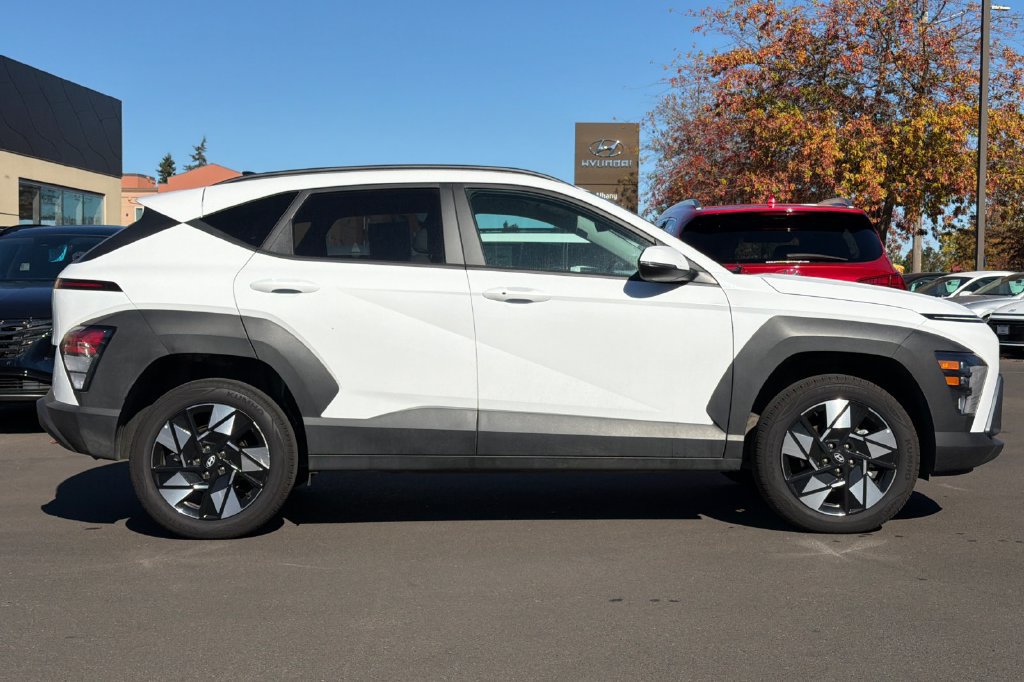 Used 2025 Hyundai Kona SEL AWD/4WD image 3