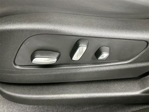 Used 2025 Cadillac XT6 Premium Luxury image 22