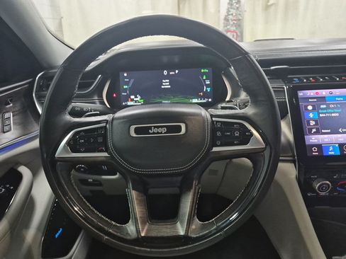 Used 2022 Jeep Grand Cherokee Overland w/ Advanced Protech Group III AWD/4WD image 20