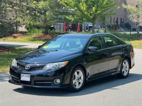 Used 2014 Toyota Camry SE FWD image 3