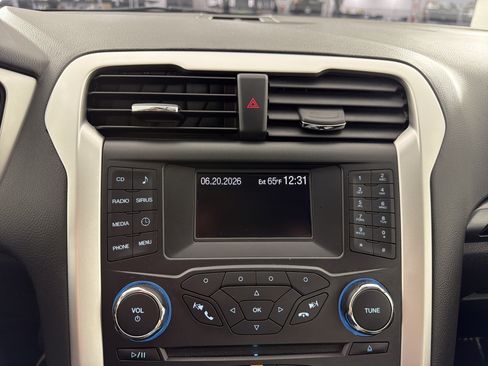 Used 2013 Ford Fusion SE FWD image 19