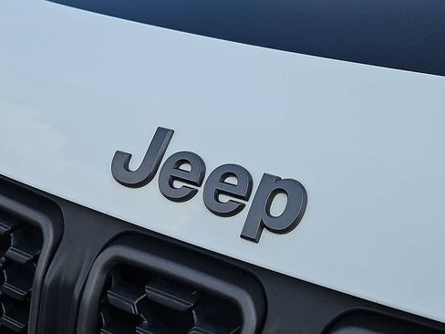 Used 2025 Jeep Compass Trailhawk AWD/4WD image 29